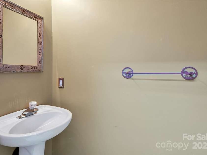80 Oak Meadow Lane, Hendersonville, NC 28792.  MLS# CAR4309562, YatesRealty ID 2134. 