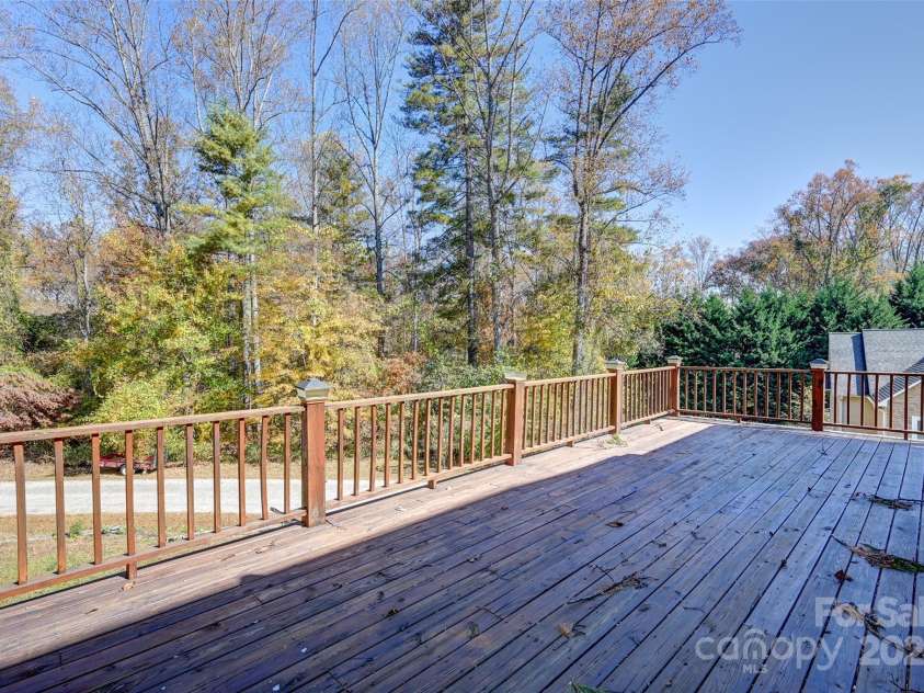 80 Oak Meadow Lane, Hendersonville, NC 28792.  MLS# CAR4309562, YatesRealty ID 2134. 