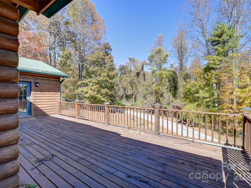80 Oak Meadow Lane, Hendersonville, NC 28792.  MLS# CAR4309562, YatesRealty ID 2134. 