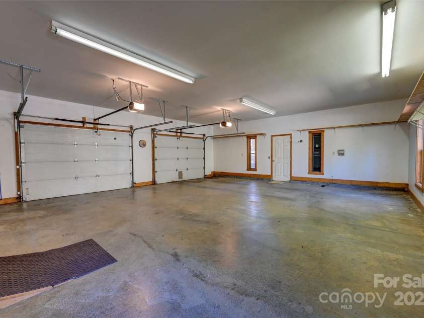 80 Oak Meadow Lane, Hendersonville, NC 28792.  MLS# CAR4309562, YatesRealty ID 2134. 