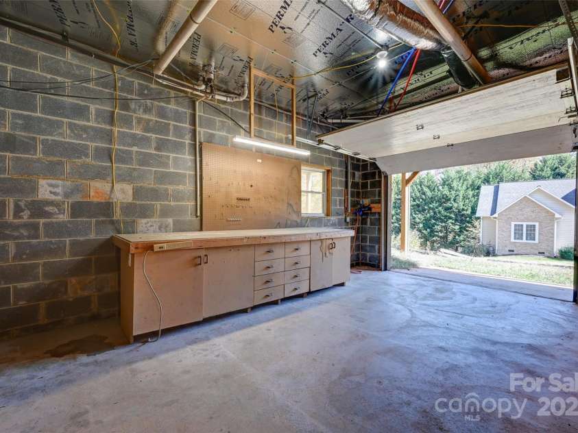80 Oak Meadow Lane, Hendersonville, NC 28792.  MLS# CAR4309562, YatesRealty ID 2134. 