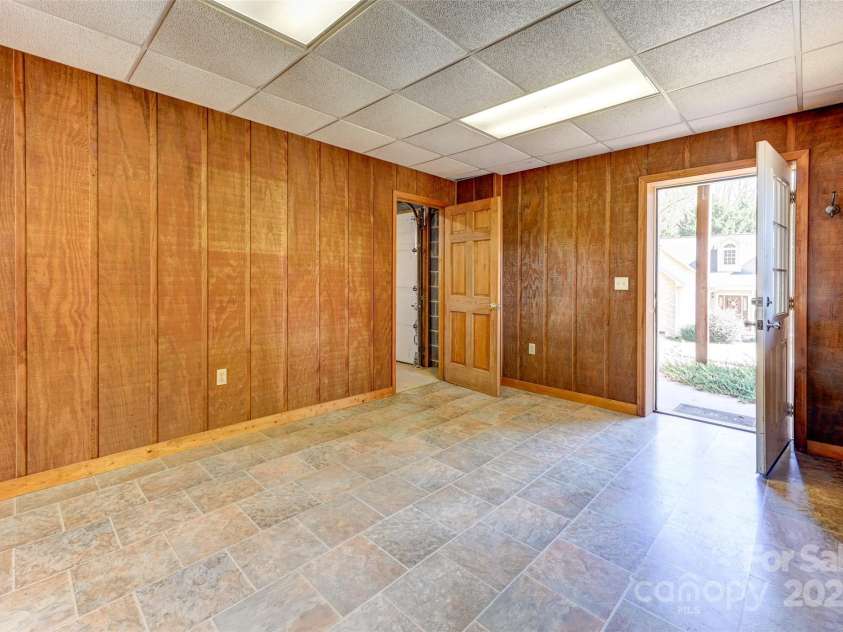 80 Oak Meadow Lane, Hendersonville, NC 28792.  MLS# CAR4309562, YatesRealty ID 2134. 
