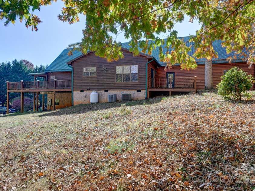 80 Oak Meadow Lane, Hendersonville, NC 28792.  MLS# CAR4309562, YatesRealty ID 2134. 