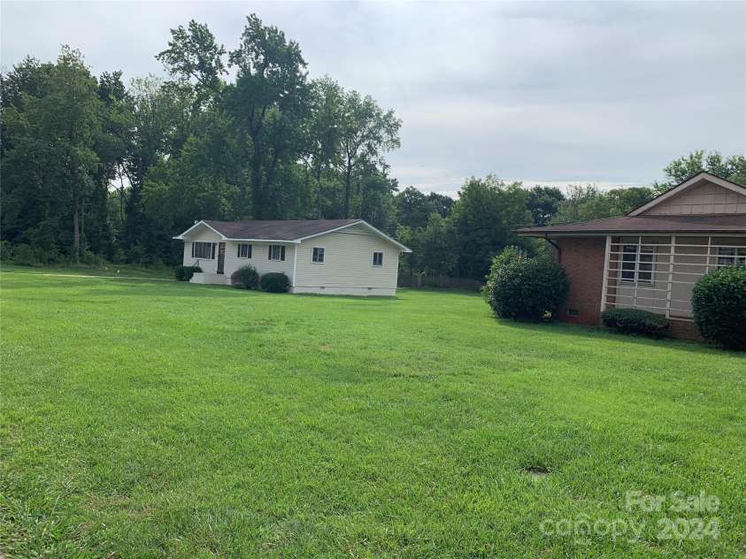 9408 Sandburg Avenue, Charlotte, NC 28213.  MLS# CAR4146263, YatesRealty ID 2134. 
