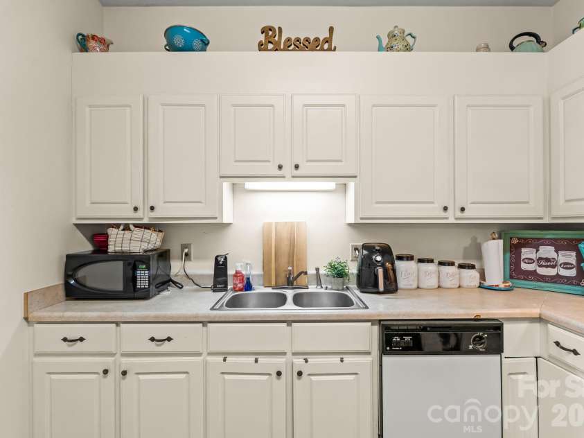 3341 Peniel Road, Tryon, NC 28782.  MLS# CAR4378469, YatesRealty ID 21341. 