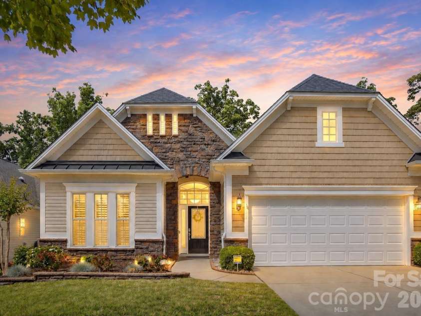 6014 Bison Court, Fort Mill, SC 29707.  MLS# CAR4378347, YatesRealty ID 21342. 