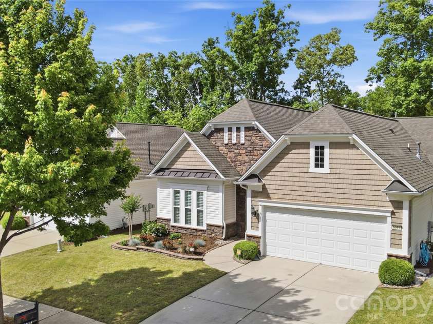 6014 Bison Court, Fort Mill, SC 29707.  MLS# CAR4378347, YatesRealty ID 21342. 
