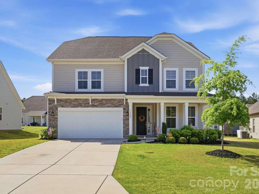 7924 Creek Park Drive, Denver, NC 28037.  MLS# CAR4379852, YatesRealty ID 21343. 