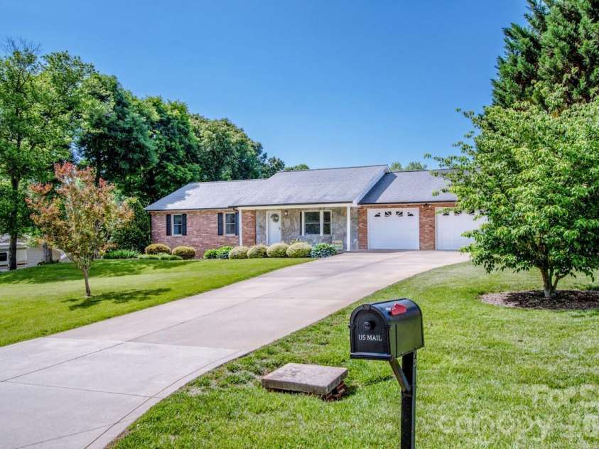 173 Doe Trail Lane, Statesville, NC 28625.  MLS# CAR4377573, YatesRealty ID 21344. 