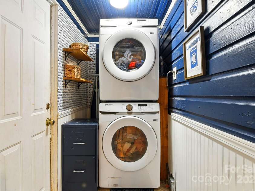 840 10th Street Boulevard, Hickory, NC 28601.  MLS# CAR4271114, YatesRealty ID 21344. 