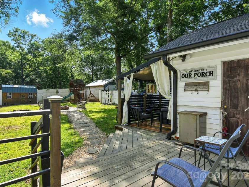 840 10th Street Boulevard, Hickory, NC 28601.  MLS# CAR4271114, YatesRealty ID 21344. 