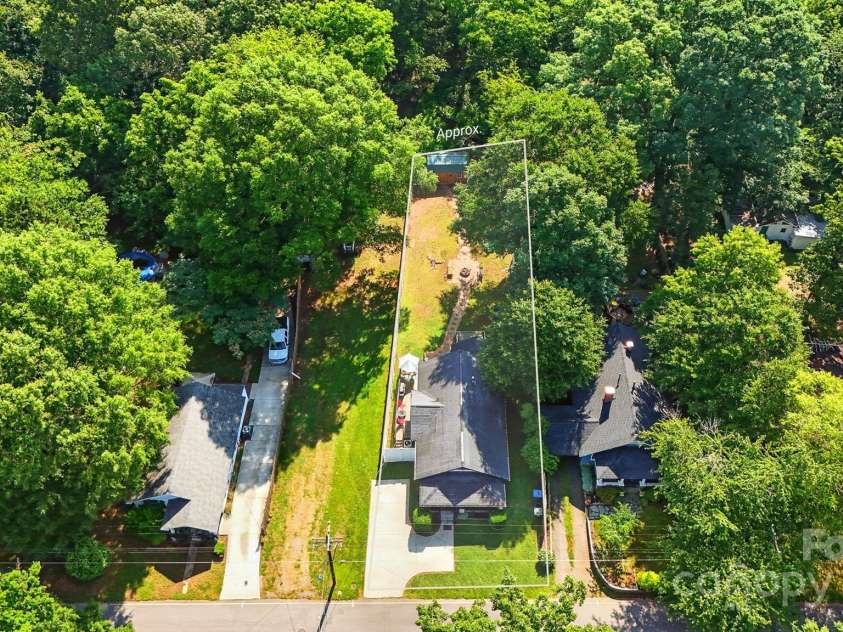 840 10th Street Boulevard, Hickory, NC 28601.  MLS# CAR4271114, YatesRealty ID 21344. 