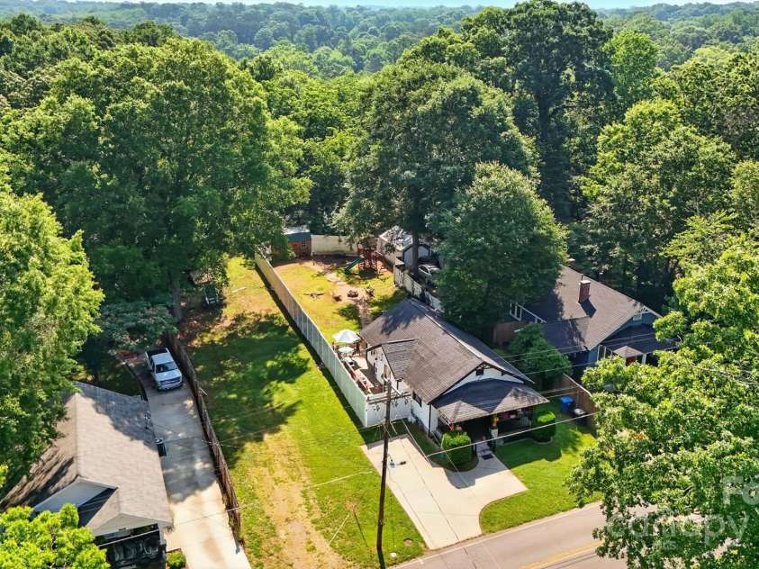 840 10th Street Boulevard, Hickory, NC 28601.  MLS# CAR4271114, YatesRealty ID 21344. 