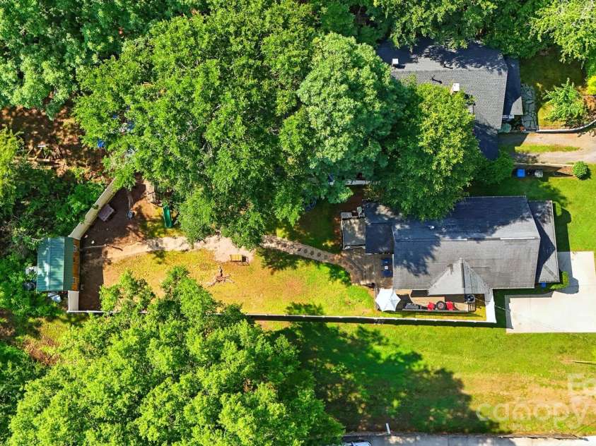 840 10th Street Boulevard, Hickory, NC 28601.  MLS# CAR4271114, YatesRealty ID 21344. 