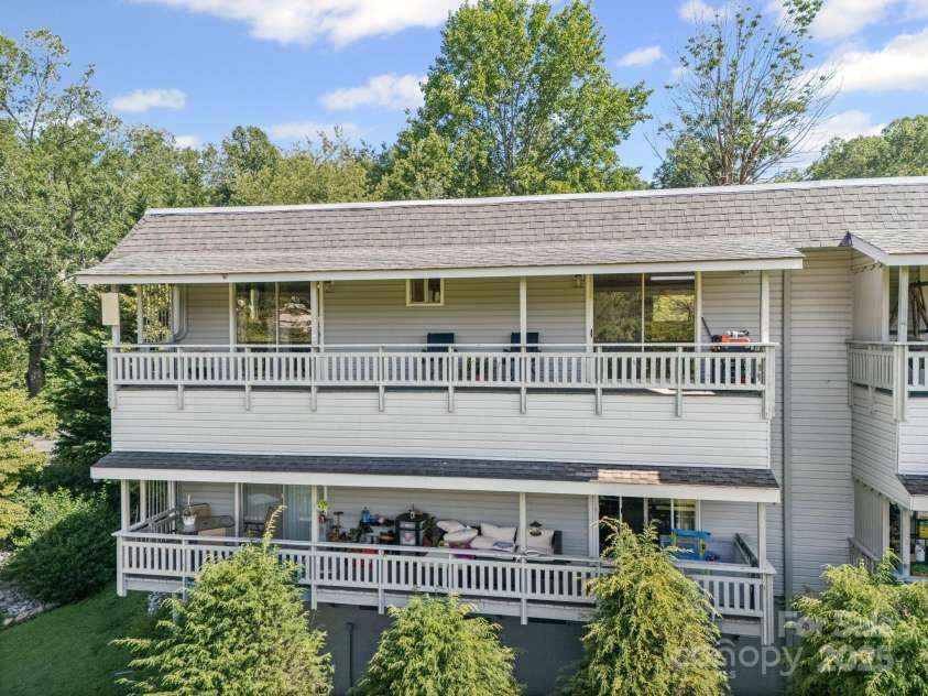 263 Fairway Lane, Spruce Pine, NC 28777.  MLS# CAR4272513, YatesRealty ID 21345. 