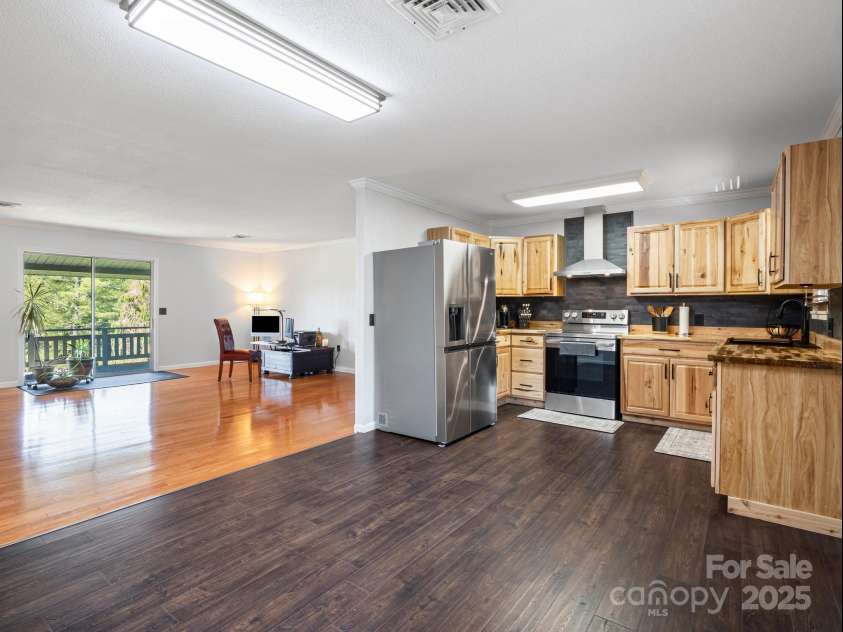 263 Fairway Lane, Spruce Pine, NC 28777.  MLS# CAR4272513, YatesRealty ID 21345. 