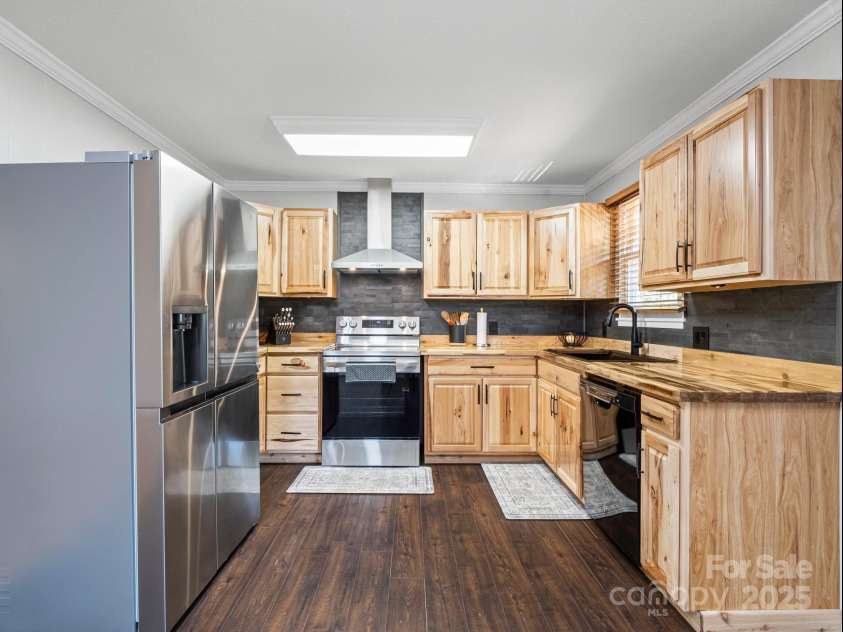 263 Fairway Lane, Spruce Pine, NC 28777.  MLS# CAR4272513, YatesRealty ID 21345. 