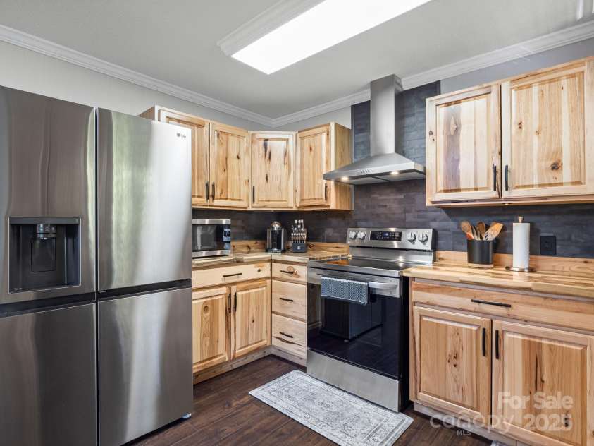 263 Fairway Lane, Spruce Pine, NC 28777.  MLS# CAR4272513, YatesRealty ID 21345. 