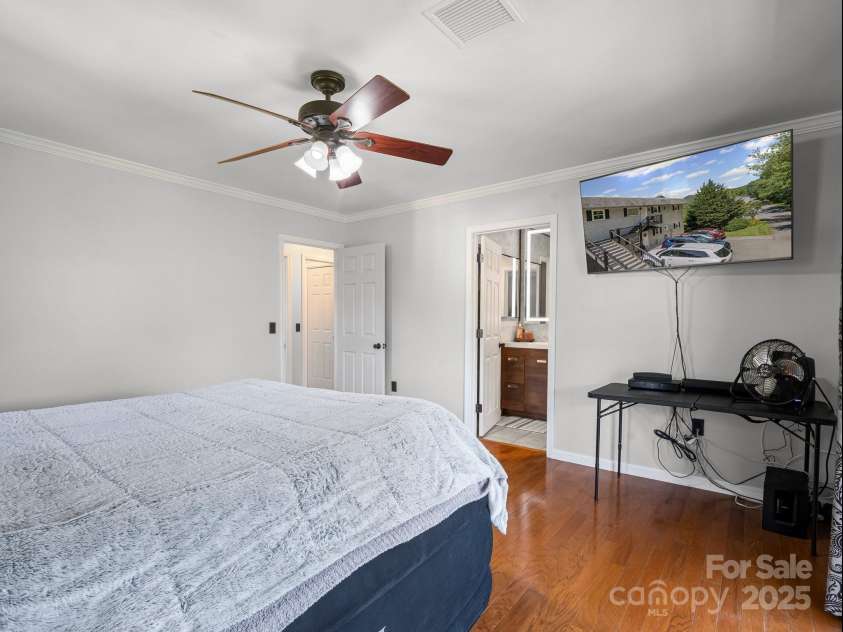 263 Fairway Lane, Spruce Pine, NC 28777.  MLS# CAR4272513, YatesRealty ID 21345. 