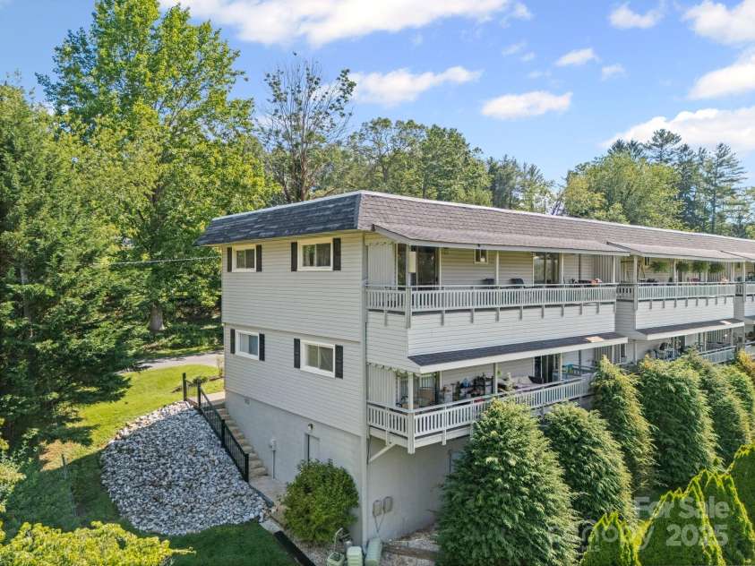 263 Fairway Lane, Spruce Pine, NC 28777.  MLS# CAR4272513, YatesRealty ID 21345. 