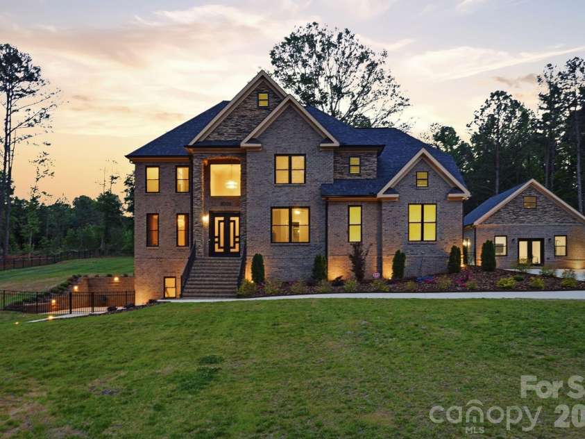 8508 Max Meadows Drive, Charlotte, NC 28227.  MLS# CAR4376414, YatesRealty ID 21345. 