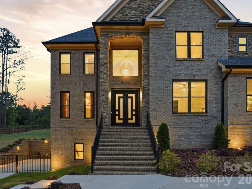 8508 Max Meadows Drive, Charlotte, NC 28227.  MLS# CAR4376414, YatesRealty ID 21345. 