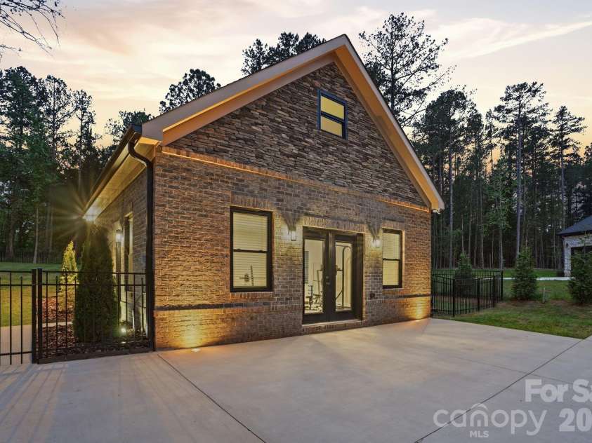 8508 Max Meadows Drive, Charlotte, NC 28227.  MLS# CAR4376414, YatesRealty ID 21345. 