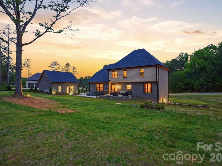 8508 Max Meadows Drive, Charlotte, NC 28227.  MLS# CAR4376414, YatesRealty ID 21345. 