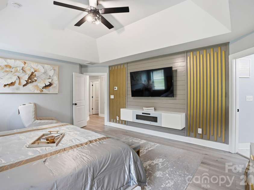 8508 Max Meadows Drive, Charlotte, NC 28227.  MLS# CAR4376414, YatesRealty ID 21345. 