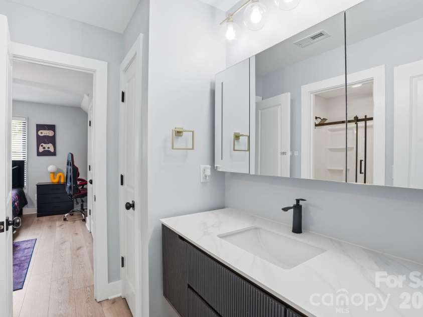8508 Max Meadows Drive, Charlotte, NC 28227.  MLS# CAR4376414, YatesRealty ID 21345. 
