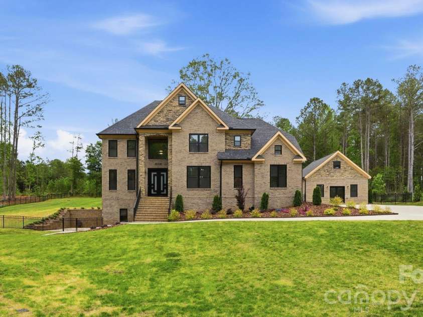 8508 Max Meadows Drive, Charlotte, NC 28227.  MLS# CAR4376414, YatesRealty ID 21345. 