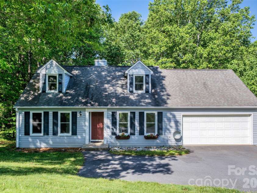 18 Tarragon Place, Flat Rock, NC 28731.  MLS# CAR4376165, YatesRealty ID 21346. 