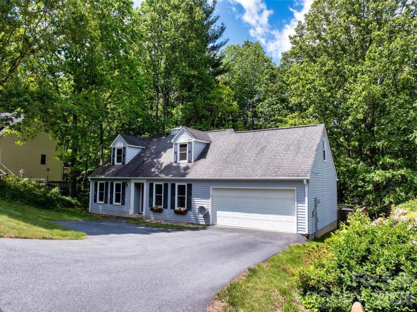 18 Tarragon Place, Flat Rock, NC 28731.  MLS# CAR4376165, YatesRealty ID 21346. 