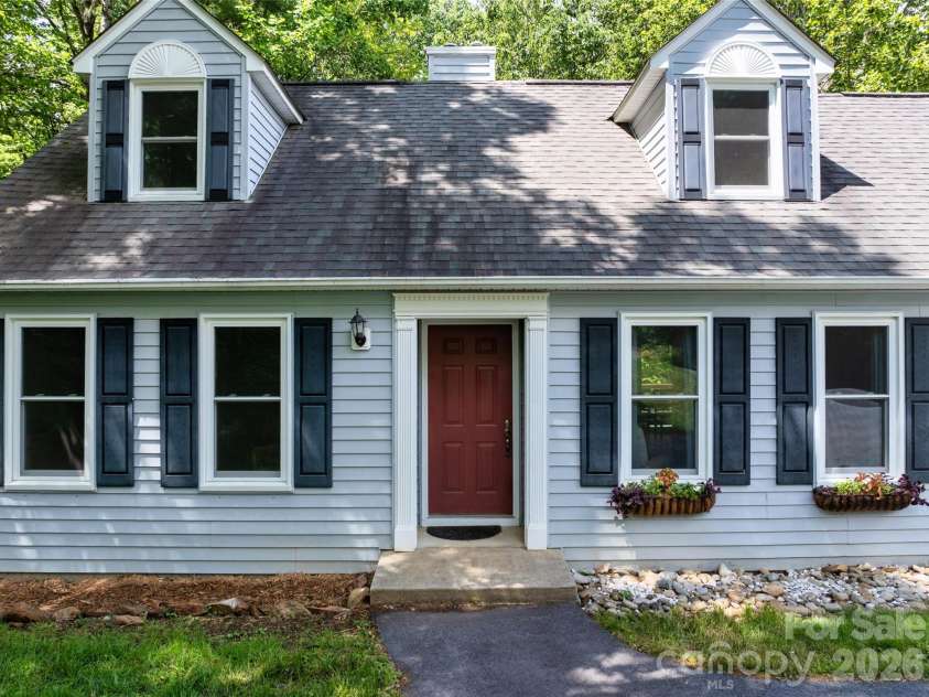 18 Tarragon Place, Flat Rock, NC 28731.  MLS# CAR4376165, YatesRealty ID 21346. 