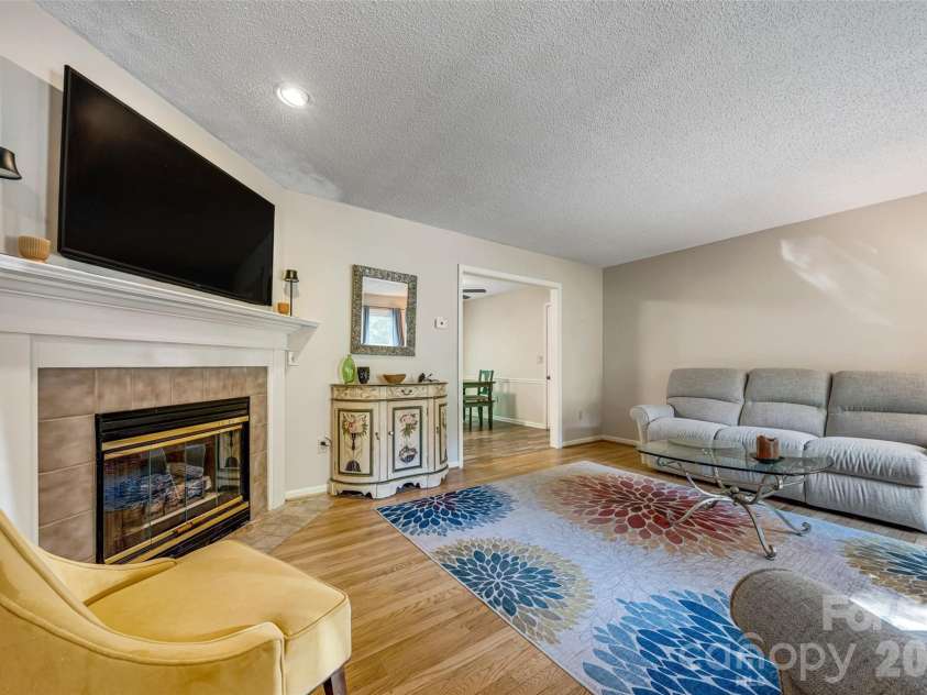 18 Tarragon Place, Flat Rock, NC 28731.  MLS# CAR4376165, YatesRealty ID 21346. 