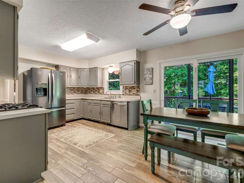 18 Tarragon Place, Flat Rock, NC 28731.  MLS# CAR4376165, YatesRealty ID 21346. 