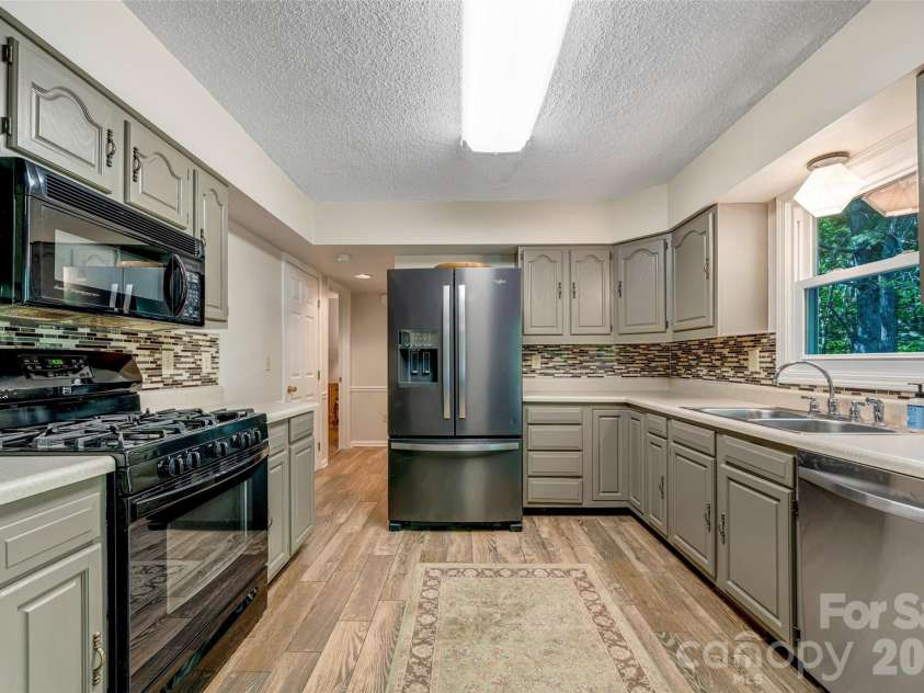 18 Tarragon Place, Flat Rock, NC 28731.  MLS# CAR4376165, YatesRealty ID 21346. 