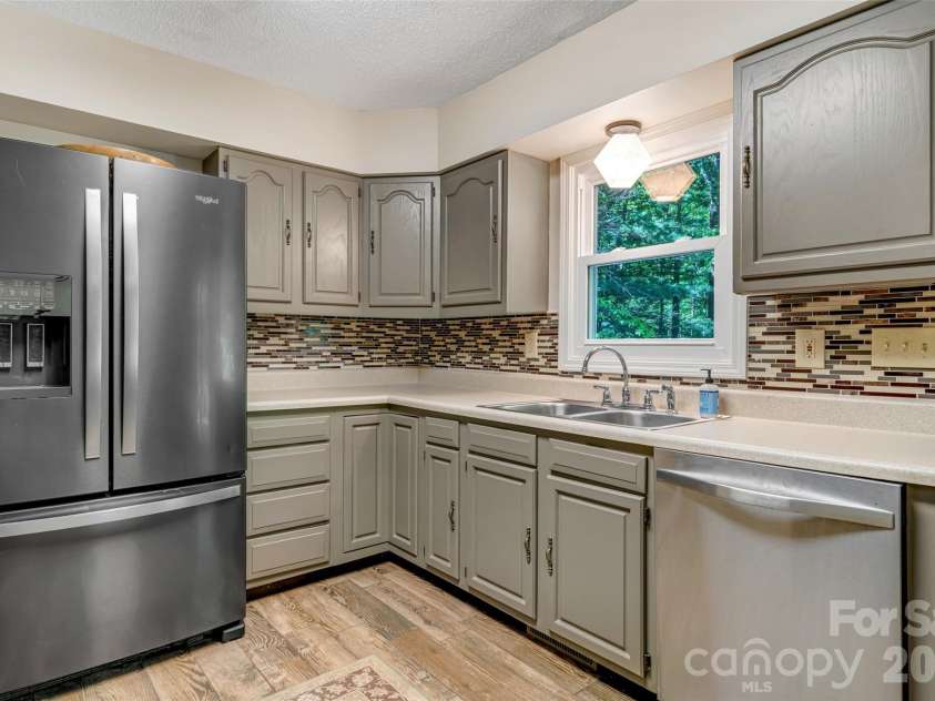 18 Tarragon Place, Flat Rock, NC 28731.  MLS# CAR4376165, YatesRealty ID 21346. 