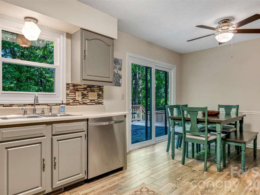 18 Tarragon Place, Flat Rock, NC 28731.  MLS# CAR4376165, YatesRealty ID 21346. 