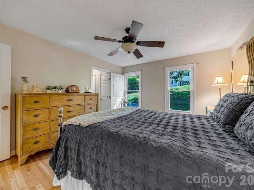 18 Tarragon Place, Flat Rock, NC 28731.  MLS# CAR4376165, YatesRealty ID 21346. 