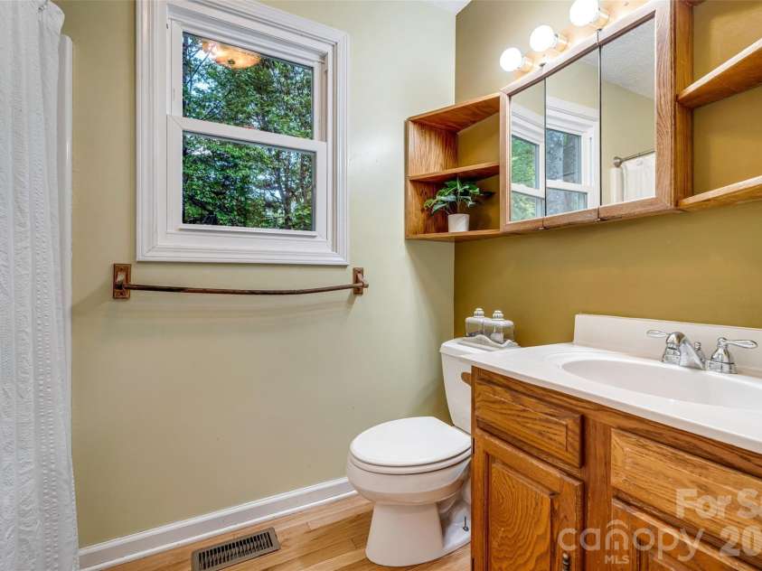18 Tarragon Place, Flat Rock, NC 28731.  MLS# CAR4376165, YatesRealty ID 21346. 