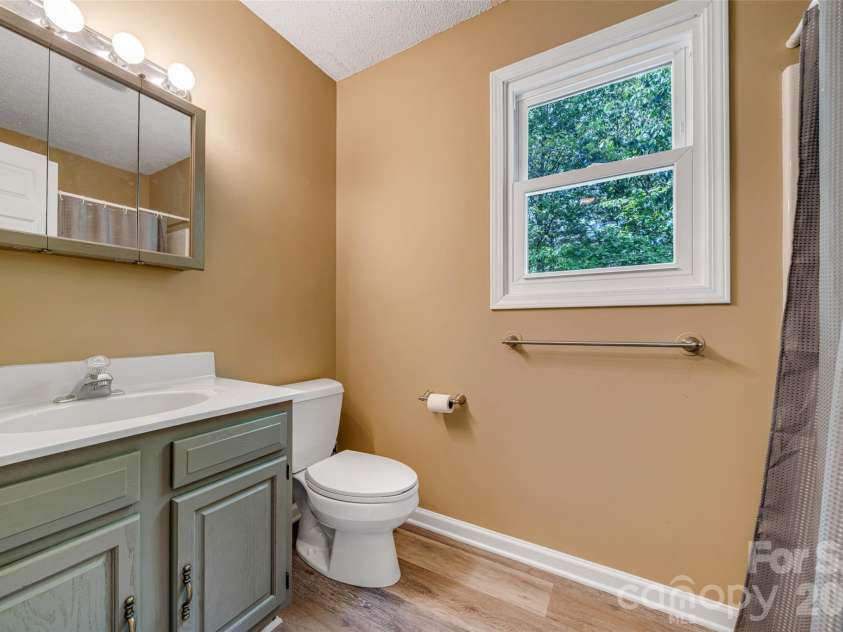 18 Tarragon Place, Flat Rock, NC 28731.  MLS# CAR4376165, YatesRealty ID 21346. 
