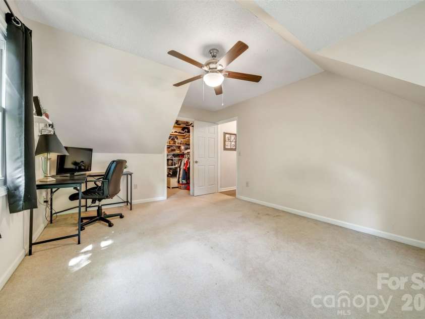 18 Tarragon Place, Flat Rock, NC 28731.  MLS# CAR4376165, YatesRealty ID 21346. 