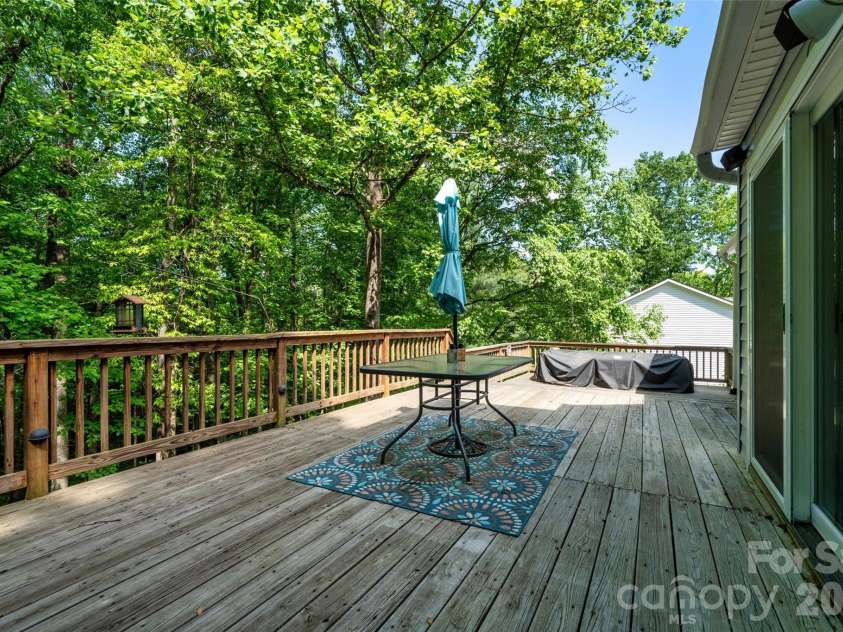 18 Tarragon Place, Flat Rock, NC 28731.  MLS# CAR4376165, YatesRealty ID 21346. 