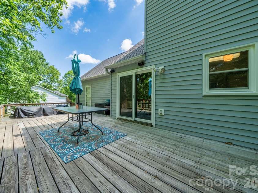 18 Tarragon Place, Flat Rock, NC 28731.  MLS# CAR4376165, YatesRealty ID 21346. 