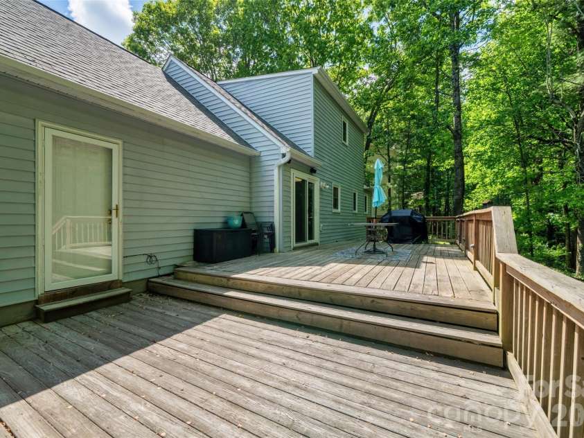 18 Tarragon Place, Flat Rock, NC 28731.  MLS# CAR4376165, YatesRealty ID 21346. 