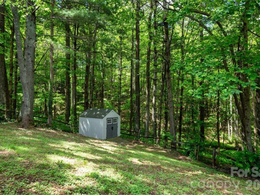 18 Tarragon Place, Flat Rock, NC 28731.  MLS# CAR4376165, YatesRealty ID 21346. 