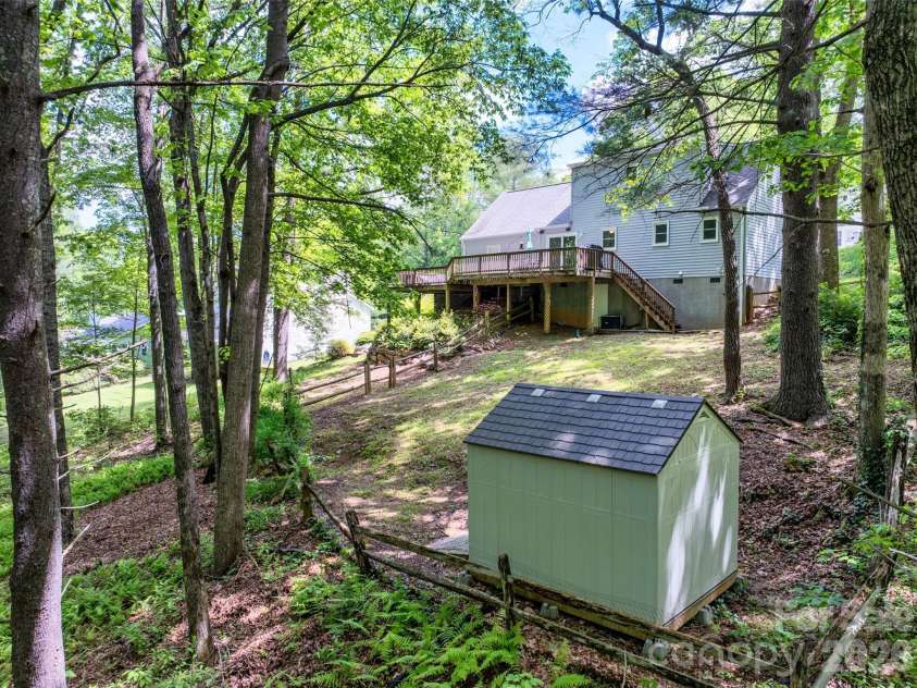 18 Tarragon Place, Flat Rock, NC 28731.  MLS# CAR4376165, YatesRealty ID 21346. 