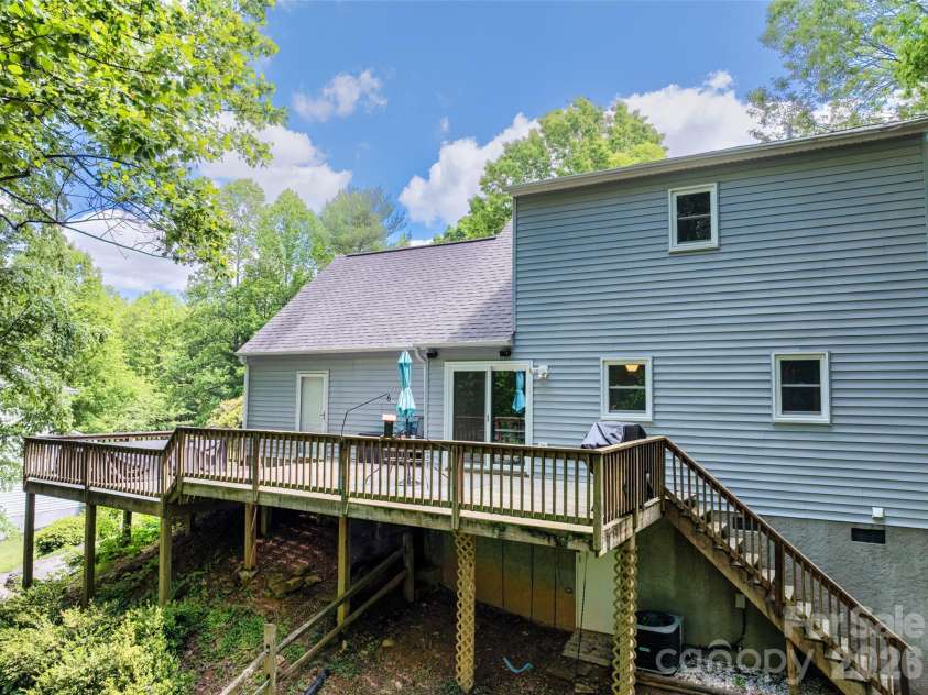 18 Tarragon Place, Flat Rock, NC 28731.  MLS# CAR4376165, YatesRealty ID 21346. 