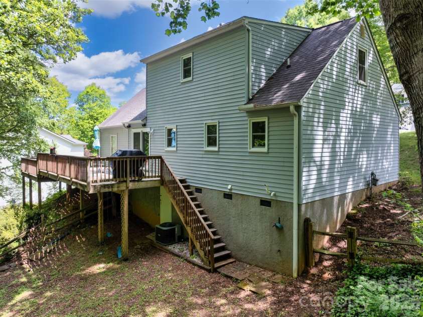 18 Tarragon Place, Flat Rock, NC 28731.  MLS# CAR4376165, YatesRealty ID 21346. 